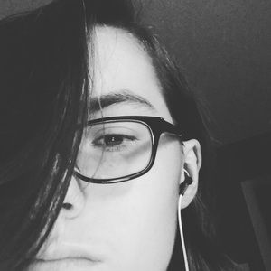 Meet your Posher, Emilee